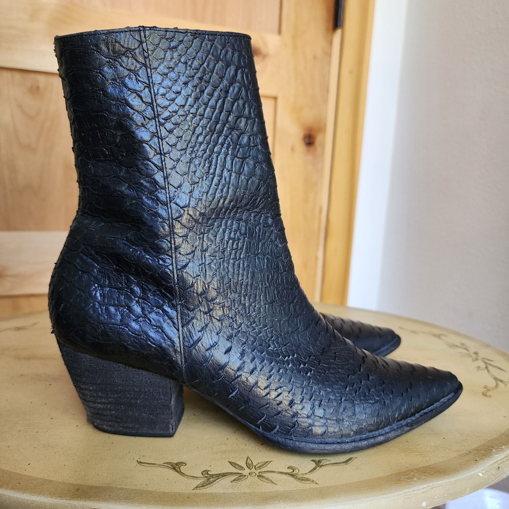Matisse Sz 9 Black Embossed Leather Caty Side Zip Quiet Luxury Western Boots